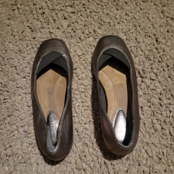WOMENS MICHELLE D BRONZE BALLET FLAT SHOES SIZE 8.5 - Picture 12 of 13